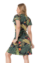 Load image into Gallery viewer, Model Back: Lua Morena Kaftans / Cover Ups Kimono Uv Caju