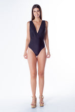 Load image into Gallery viewer, Model Front: Lua Morena One-Piece Transpasse Body Chain Preto