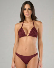 Load image into Gallery viewer, Model Front: Lua Morena Top Top Acai Triangulo-Macrame