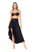 Carregar imagem no visualizador da galeria, Model Front: Lua Morena Beach Skirt Pareo Babado Uv Liso Preto
