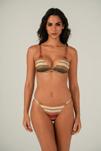Charger l'image dans la galerie, Model Front: Lua Morena Top Top Tramas-Do-Cerrado Cort
