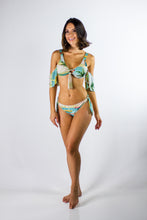 Load image into Gallery viewer, Model Front: Lua Morena Bottom Bottom Manga Morada