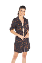 Load image into Gallery viewer, Model Front: Lua Morena Shirtdress Chemise Uv Onca Preta