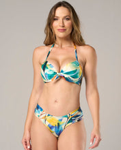 Load image into Gallery viewer, Model Front: Lua Morena Top Top Tangara Meia-Taca