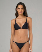 Load image into Gallery viewer, Model Front: Lua Morena Top Top Preto Cort