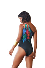 Carregar imagem no visualizador da galeria, Model Back: Lua Morena One-Piece One Shoulder Brinco Preto