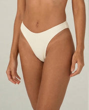 Load image into Gallery viewer, Gallery: Lua Morena Bottom Bottom Areia Fio-Dobrado