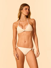 Carregar imagem no visualizador da galeria, Model Front: Lua Morena Top Top Areia Triangulo-Macrame