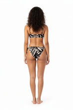 Carregar imagem no visualizador da galeria, Model Back: Lua Morena Bottom Bottom Brisa-Da-Noite Rolote-Fc-Iguais