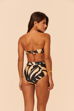 Carregar imagem no visualizador da galeria, Model Back: Lua Morena Set Set Brisa-Da-Noite Tqc-Argola Hot-Pants-Cinto