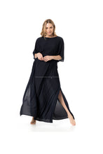 Charger l'image dans la galerie, Model Front: Lua Morena Kaftans / Cover Ups Kaftan Longo Crepe Liso Preto