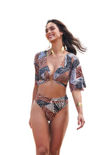 Load image into Gallery viewer, Model Front: Lua Morena Bottom Bottom Argola Arapiuns