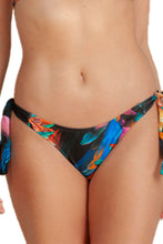 Charger l'image dans la galerie, Gallery: Lua Morena Bottom Bottom Triangulo Brinco Preto