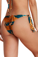 Load image into Gallery viewer, Image 04: Lua Morena Bottom Bottom Triangulo Santarem