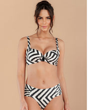 Load image into Gallery viewer, Gallery: Lua Morena Set Drapeada Larga Sangueira