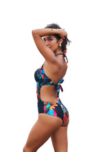 Carregar imagem no visualizador da galeria, Model Back: Lua Morena One-Piece Meia-Taca Brinco Preto