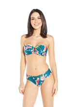 Load image into Gallery viewer, Model Front: Lua Morena Top Top Argola Tuiuiu