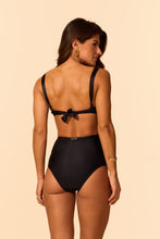 Load image into Gallery viewer, Model Back: Lua Morena Top Top Black Meia-Taca-Sustencao