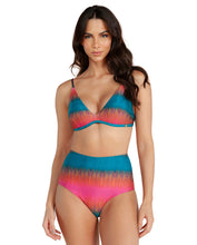 Load image into Gallery viewer, Model Front: Lua Morena Top Top Cinta Saire