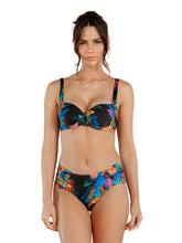 Charger l'image dans la galerie, Model Front: Lua Morena Top Top Drapeada Larga Brinco Preto