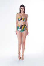 Load image into Gallery viewer, Model Front: Lua Morena Top Top Franzido Metal Floresta Brasileira
