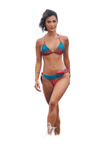 Load image into Gallery viewer, Model Front: Lua Morena Top Top Triangulo Saire