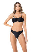 Load image into Gallery viewer, Model Front: Lua Morena Top Top Ziper Fio Liso Preto