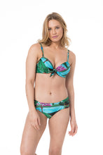 Load image into Gallery viewer, Model Front: Lua Morena Top Top No Drapeada Media Terra Vermelha
