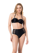 Load image into Gallery viewer, Model Front: Lua Morena Bottom Bottom Pants Macrame Liso Preto
