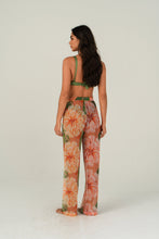 Charger l'image dans la galerie, Model Back: Lua Morena Beach Trousers Rosa-Silvestre Pants Tule
