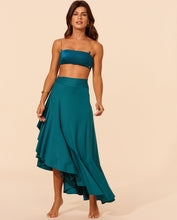 Carregar imagem no visualizador da galeria, Model Front: Lua Morena Beach Skirt Tapajos Pareo Babado
