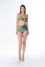 Carregar imagem no visualizador da galeria, Model Front: Lua Morena Top Top Franzido Metal Rendeira
