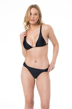 Load image into Gallery viewer, Model Front: Lua Morena Top Top Alongado Drapeada Liso Preto
