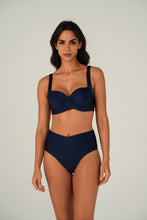 Load image into Gallery viewer, Model Front: Lua Morena Top Top Rio-Preto Meia-Taca-Sus
