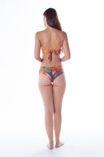 Load image into Gallery viewer, Model Back: Lua Morena Bottom Bottom Ziper Capim Dourado
