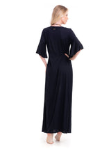Carregar imagem no visualizador da galeria, Model Back: Lua Morena Kaftans / Cover Ups Kimono Longo Crepe Liso Preto

