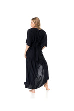 Carregar imagem no visualizador da galeria, Model Back: Lua Morena Kaftans / Cover Ups Kaftan Longo Crepe Liso Preto
