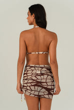 Carregar imagem no visualizador da galeria, Model Back: Lua Morena Beach Skirt Folha-Do-Acai Saia Tule
