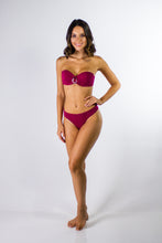 Load image into Gallery viewer, Model Front: Lua Morena Bottom Bottom Torcido Acessorio Fucsia
