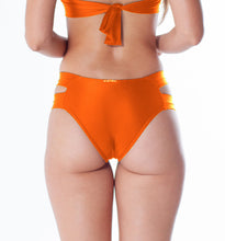 Load image into Gallery viewer, Gallery: Lua Morena Bottom Bottom Tqc Ilhos Solar
