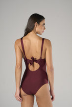Load image into Gallery viewer, Model Back: Lua Morena One-Piece Maio Acai Halter

