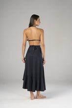 Carregar imagem no visualizador da galeria, Model Back: Lua Morena Beach Skirt Preto Pareo Skirt Babado
