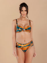 Load image into Gallery viewer, Model Front: Lua Morena Top Top Drapeada Larga Santarem
