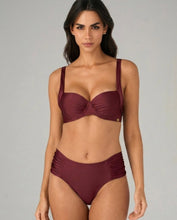 Load image into Gallery viewer, Model Front: Lua Morena Top Top Acai Meia-Taca-Sustencao
