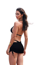Load image into Gallery viewer, Model Back: Lua Morena Top Top Marquinha Liso Preto
