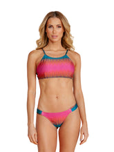 Load image into Gallery viewer, Model Front: Lua Morena Top Top Cava Saire
