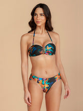 Load image into Gallery viewer, Model Front: Lua Morena Set Metal Brinco Preto
