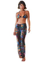 Load image into Gallery viewer, Model Front: Lua Morena Beach Trousers Calca Tule Brinco Preto
