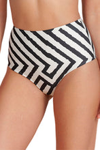 Load image into Gallery viewer, Gallery: Lua Morena Bottom Bottom Cinta Sangueira
