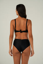 Load image into Gallery viewer, Model Back: Lua Morena Top Top Preto Meia-Taca-Larga
